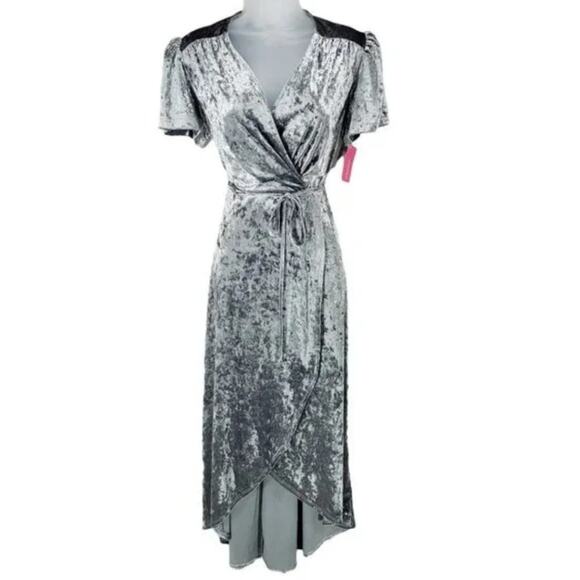 Xhilaration Gray Crushed Velvet Wrap Midi Dress NWT Size Small - Picture 3 of 3
